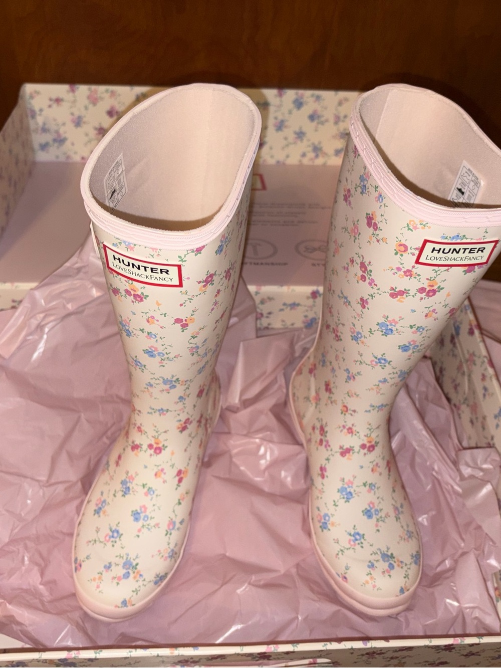 Hunter x Loveshackfancy Floral Patterned Rain Boots White, Pink, Blue - Picture 4 of 16